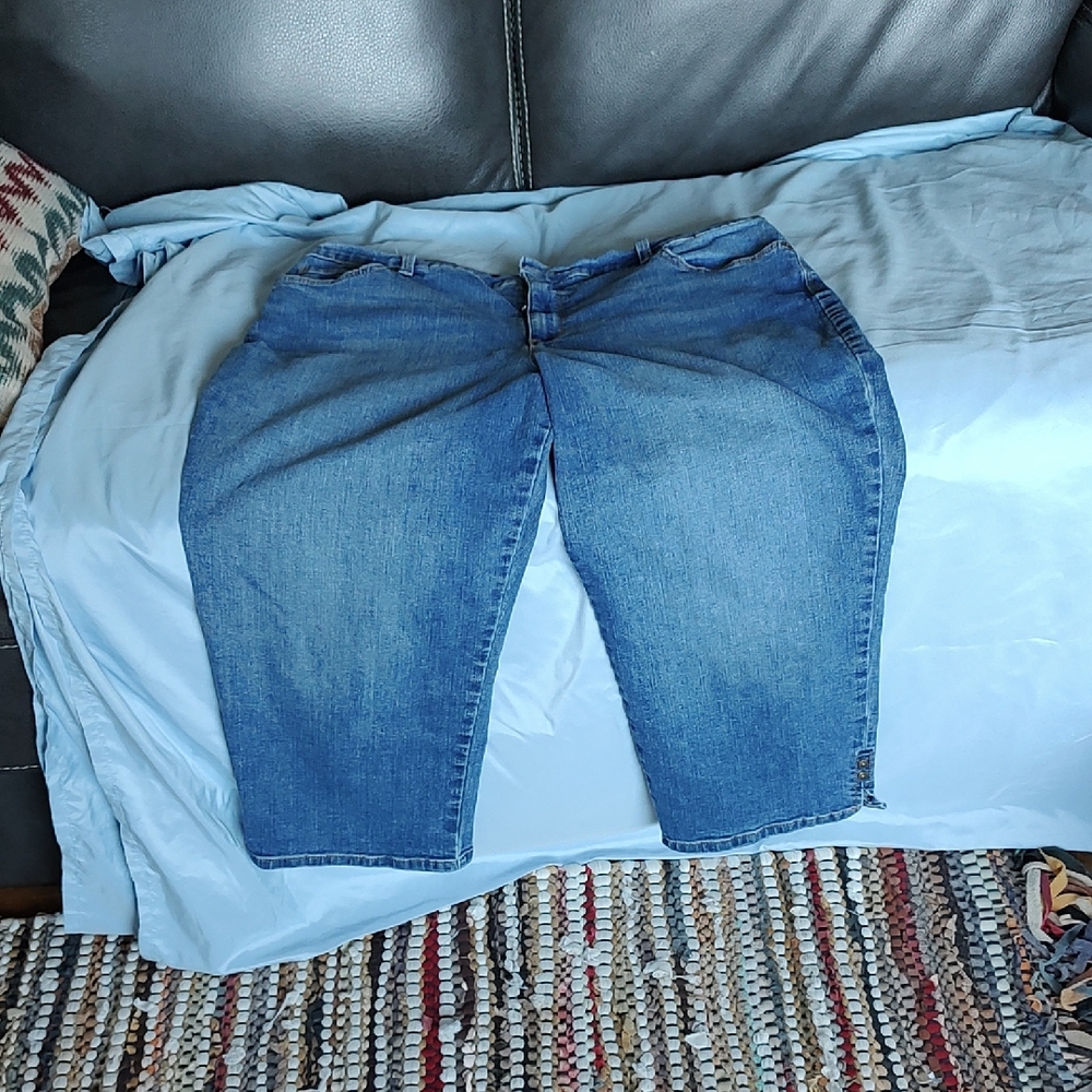 Women's Denim Capris